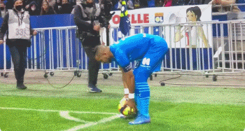 东体：邵佳一在推进国足新老交替过程中需要打造“嫡系部队”（东体：推进国足新老更替，邵佳一需组建自己的核心班底）