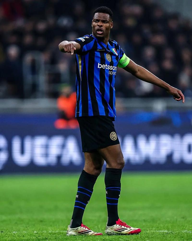 中资球队平英超最差战绩，主帅公开怒批，名宿唱衰：英冠见（中资球队追平英超最差纪录，主帅怒斥全队，名宿悲观放话：英冠见）