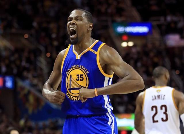 TA：曼城明夏可能签右后卫和右边锋，他们仍在关注利夫拉门托（TA：曼城或在明夏引进右后卫和右边锋，利夫拉门托仍在考察名单）