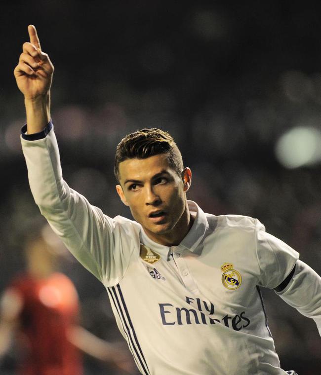 被罚下2人后输球！皇马电视台愤怒：内格雷拉制造的裁判（两人被罚下仍吞败！皇马电视台怒批：出自内格雷拉体系的裁判）