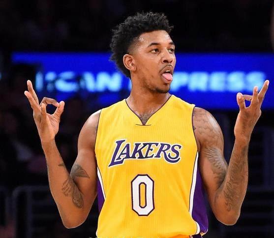 报价超十亿英镑，英媒：派拉蒙获得四年在英国的欧冠转播权（英媒称派拉蒙斥资逾10亿英镑拿下英国欧冠四年转播权）