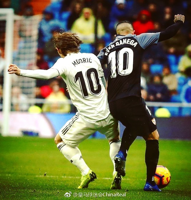 雷霆凭借亚历山大37分统治力，以122比95大胜开拓者，九连胜稳居西部前列。（亚历山大轰37分，雷霆122-95碾压开拓者，豪取九连胜稳居西部前列）