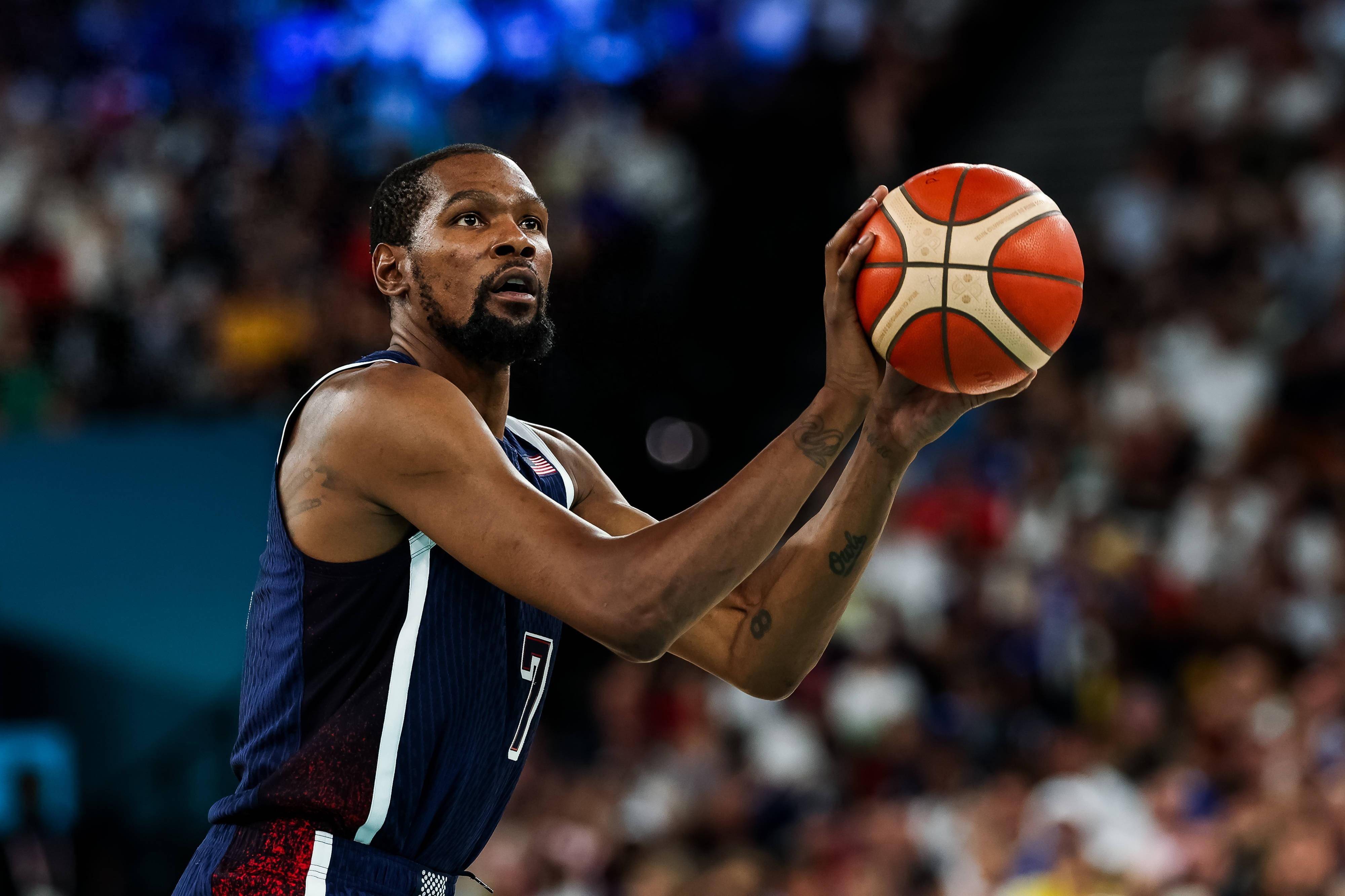 詹姆斯：里夫斯可能有点累而东契奇历经长途跋涉，我状态很好（詹姆斯：里夫斯略显疲态，东契奇舟车劳顿，我状态正佳）